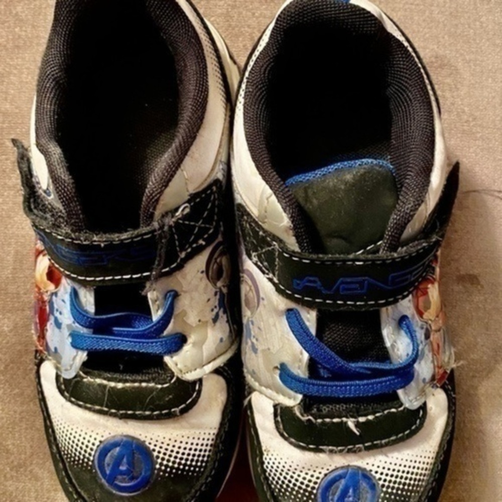 MARVEL TODDLER SHOES BLCK AND WHITE SISE 13
